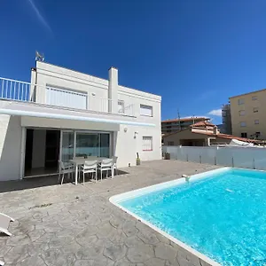 Agi Cap Llarg Hébergement de vacances